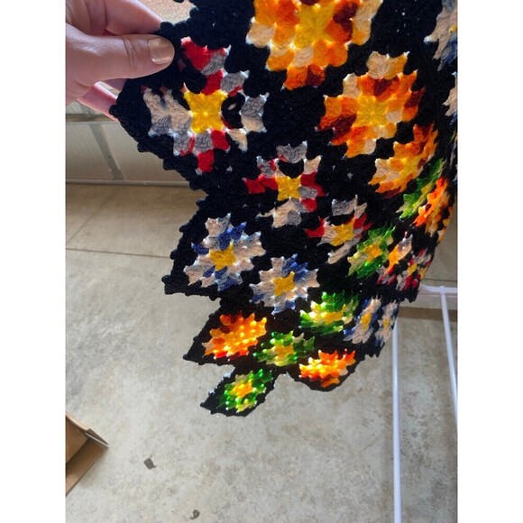 Crochet granny square vintage flower blanket - Picture 5 of 7
